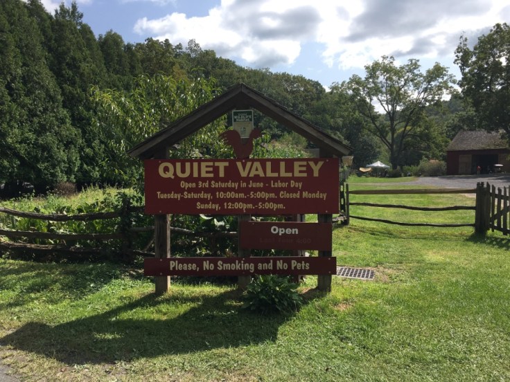 Pocono_QuietValley_Living_Farm_entree