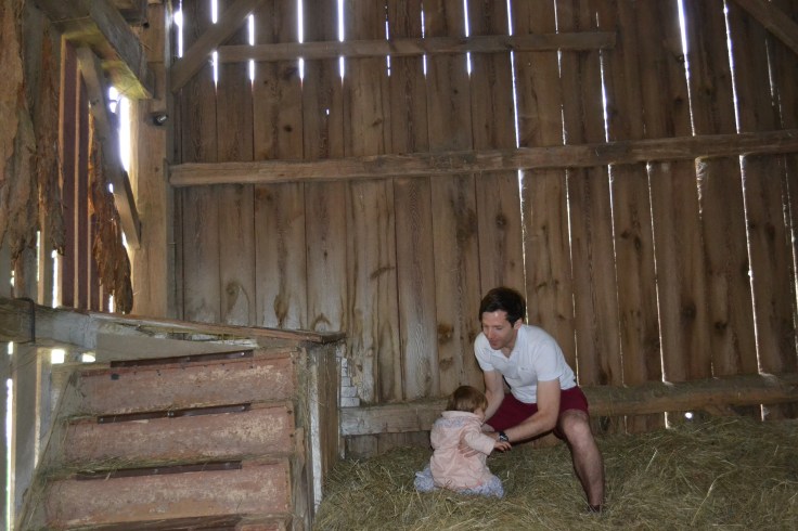 Pocono_QuietValley_Living_Farm_grange et foin